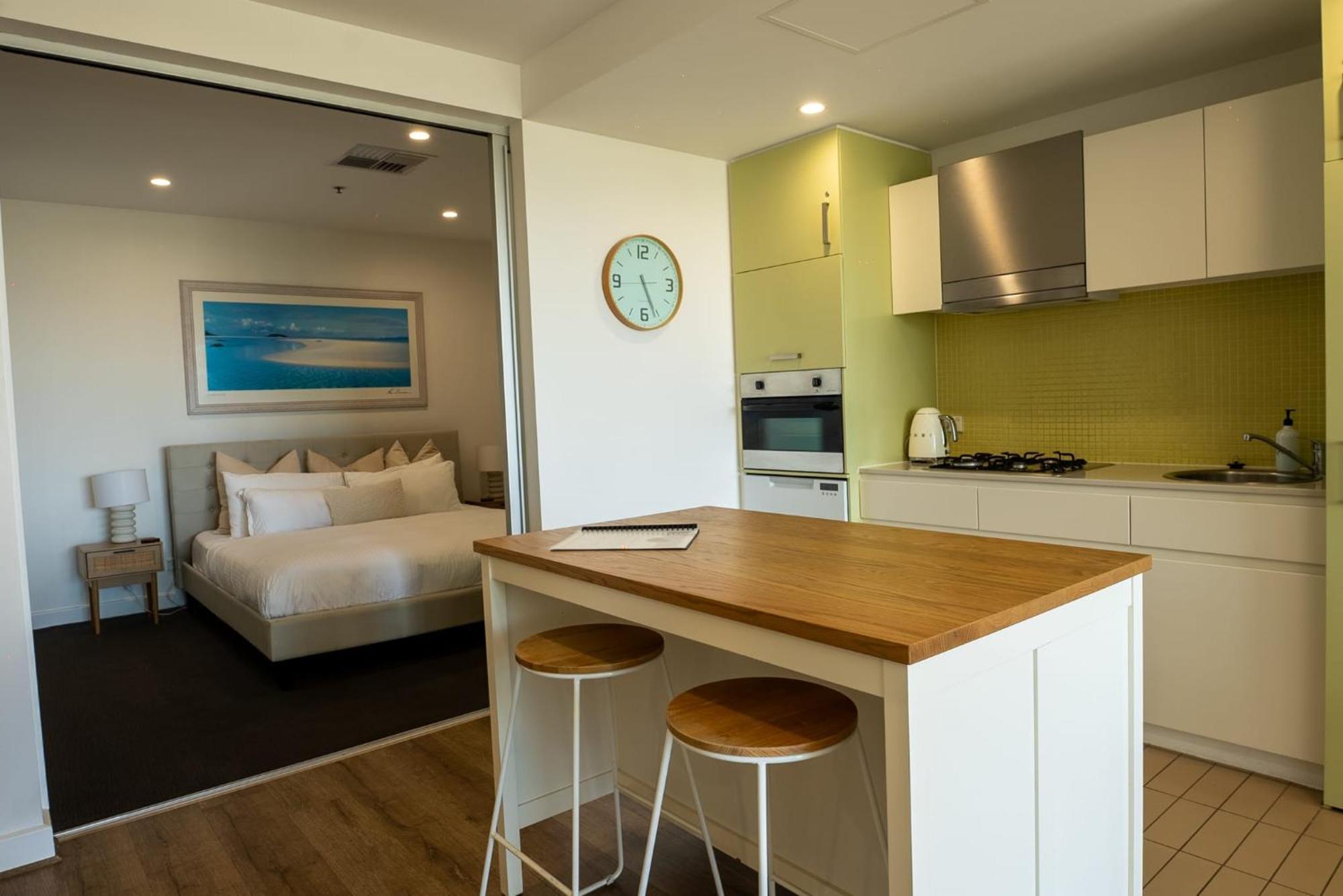 Glenelg Oasis, Pool, Gym, Spa & Sauna, Free Parking, City Views Exterior photo